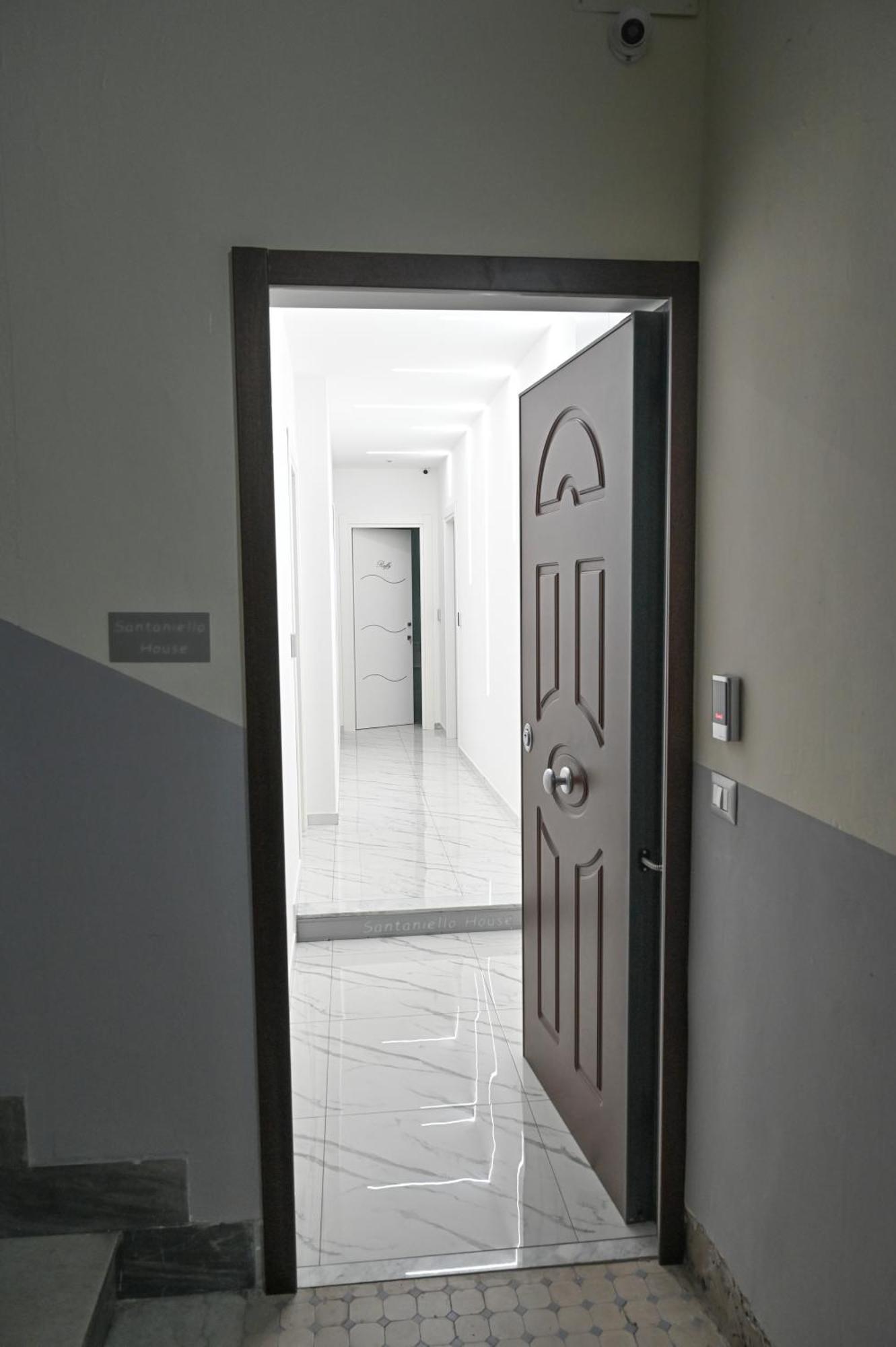 Bebsantaniellohouse1 Bed & Breakfast เนเปิลส์ ภายนอก รูปภาพ