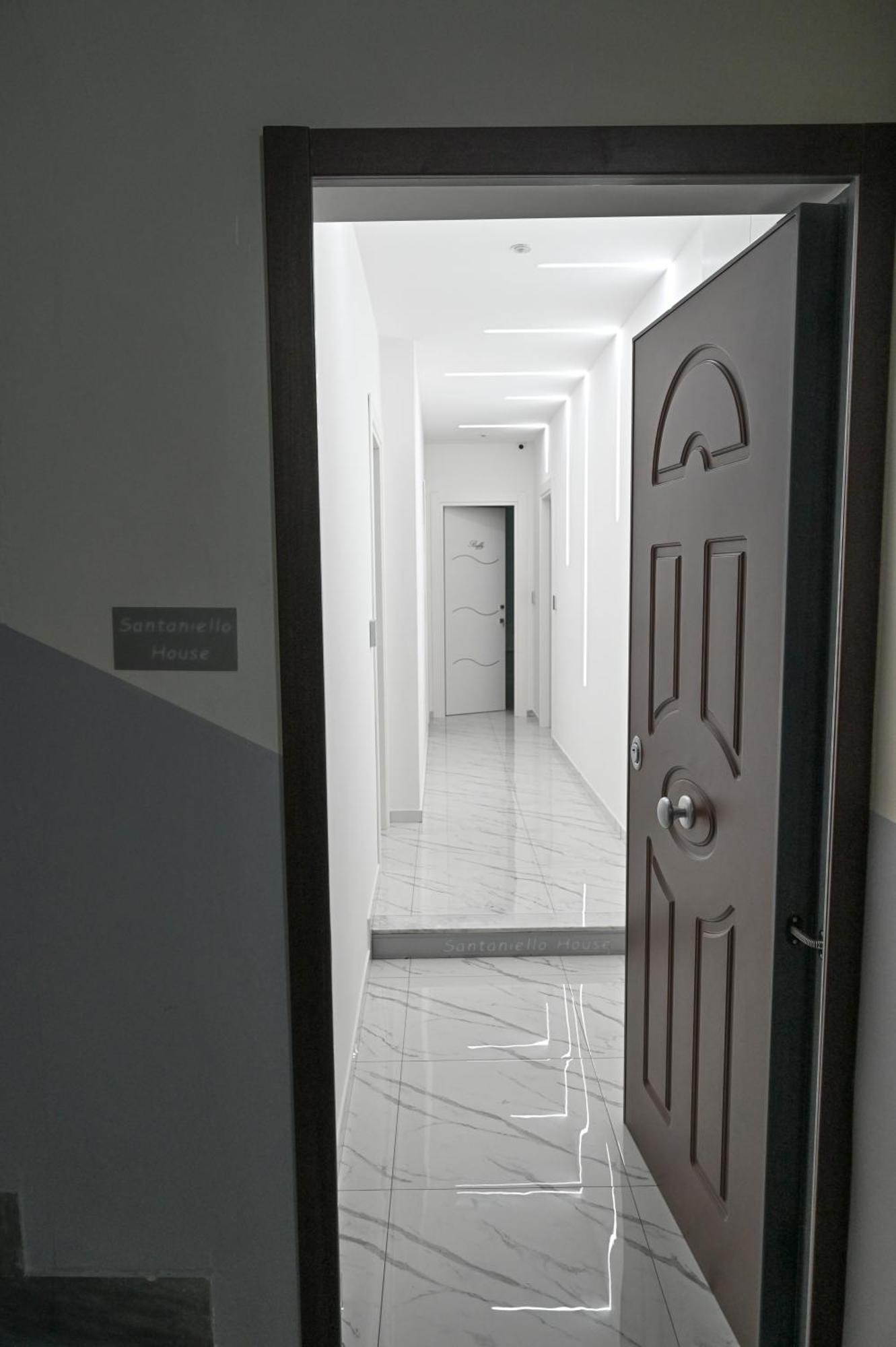 Bebsantaniellohouse1 Bed & Breakfast เนเปิลส์ ภายนอก รูปภาพ