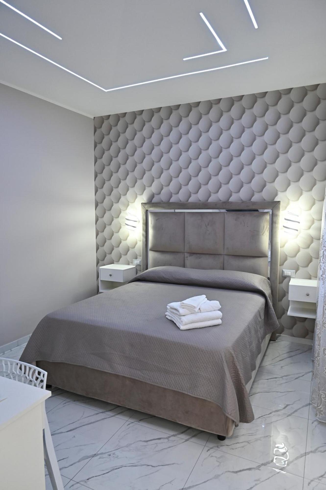 Bebsantaniellohouse1 Bed & Breakfast เนเปิลส์ ภายนอก รูปภาพ
