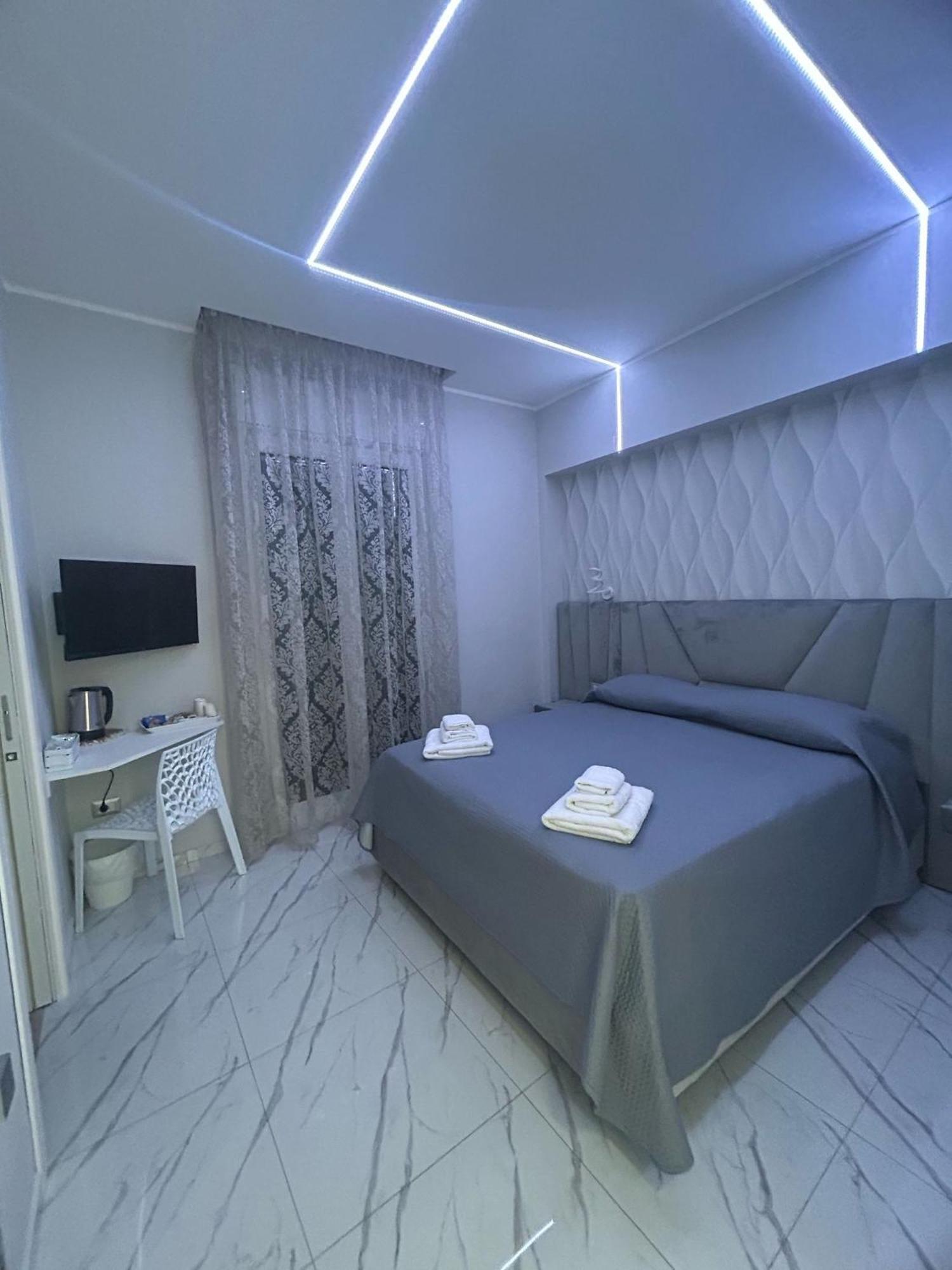Bebsantaniellohouse1 Bed & Breakfast เนเปิลส์ ภายนอก รูปภาพ